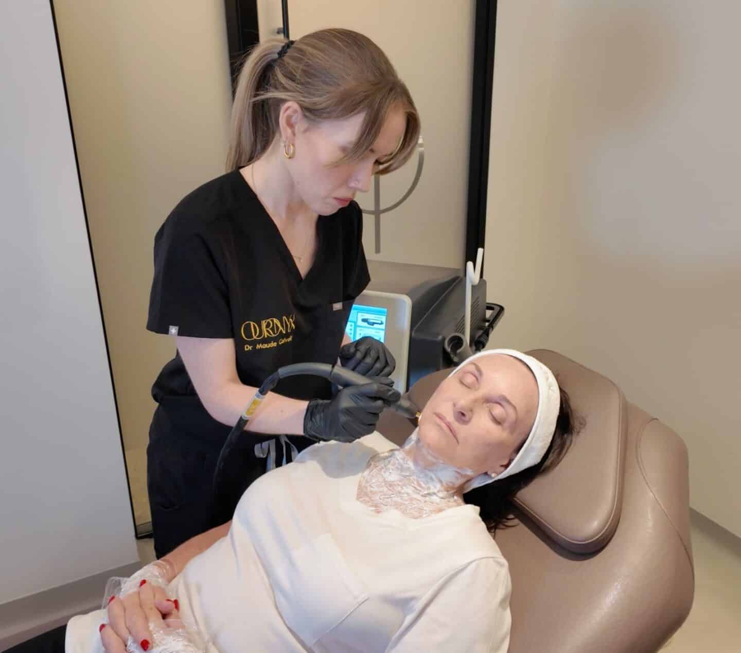 A practitioner at Ouronyx treating Shirley Ballas with the NeoGen handpiece